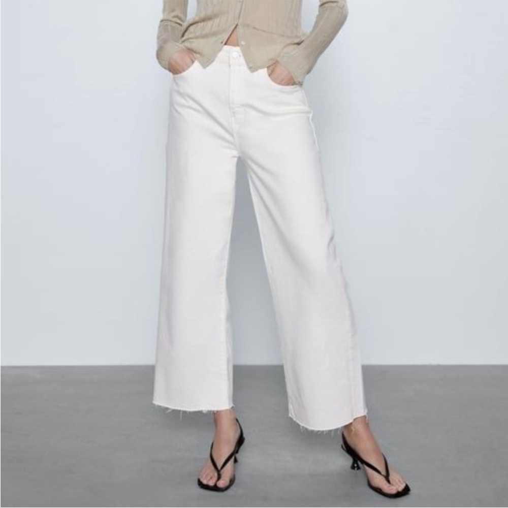Zara White Ankle Cropped Jeans with distressed hem